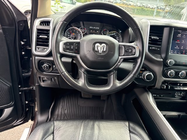 Used 2019 RAM 1500 4x4 Crew Cab image 17