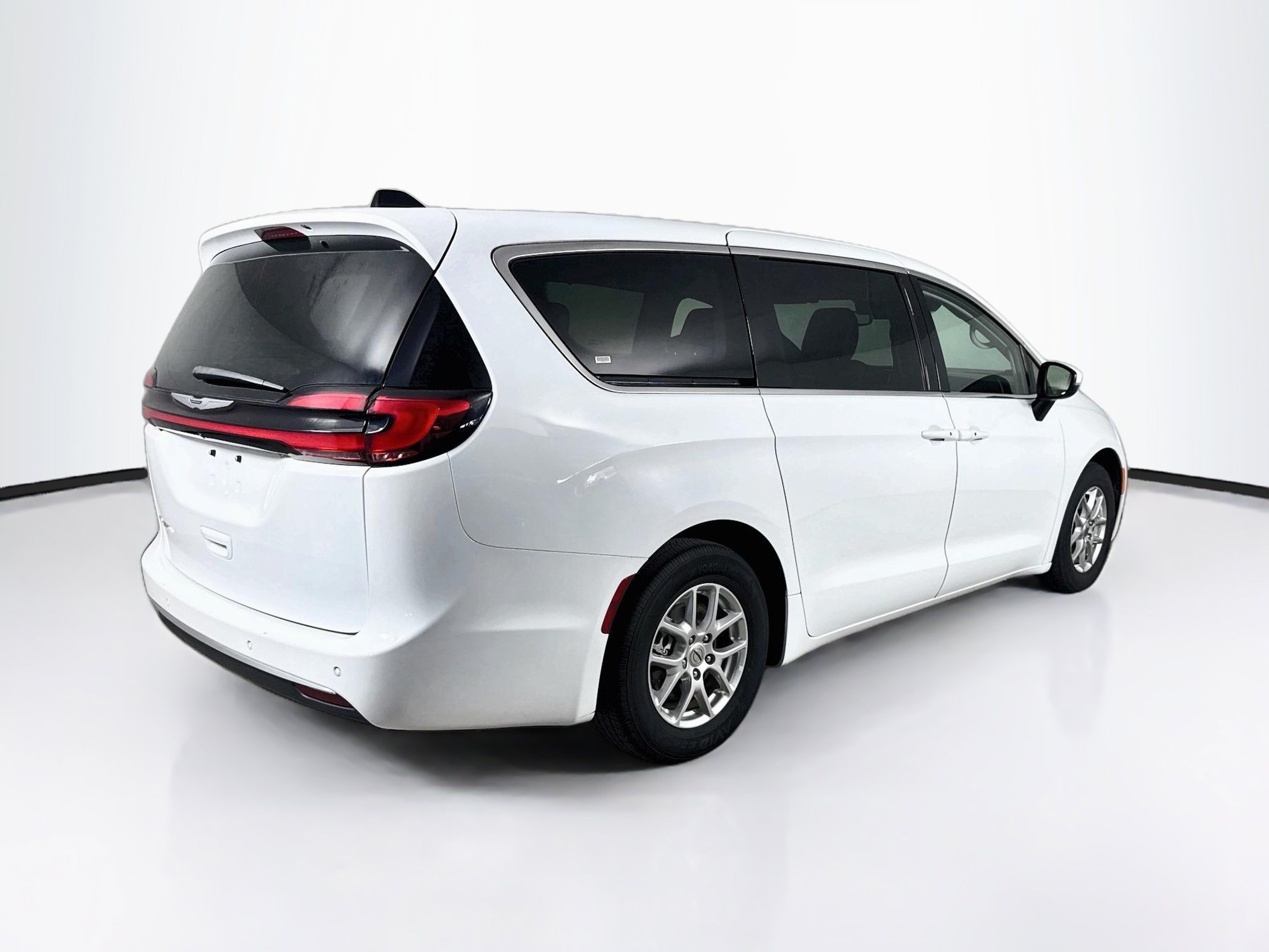Used 2023 Chrysler Pacifica Touring-L FWD image 30