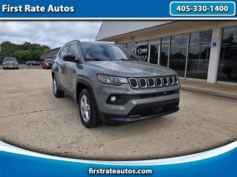 Used 2024 Jeep Compass Latitude w/ Convenience Group AWD/4WD image 1