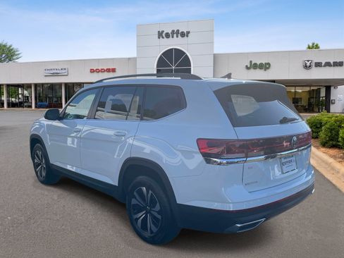 Used 2025 Volkswagen Atlas SE FWD image 4