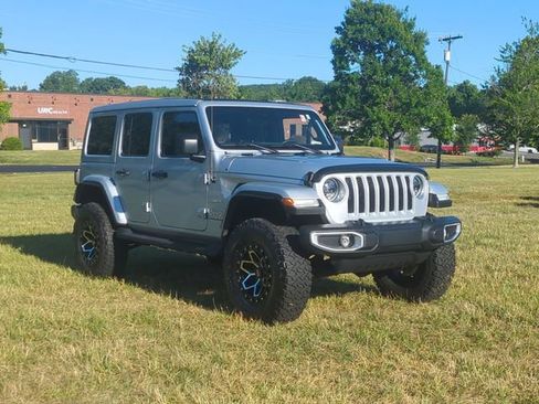 Used 2023 Jeep Wrangler Unlimited Sahara w/ LED Lighting Group AWD/4WD image 15