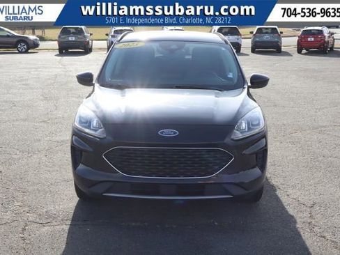 Used 2020 Ford Escape SE image 2