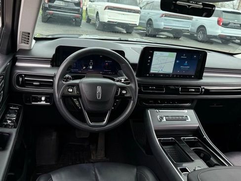 Used 2025 Lincoln Aviator AWD image 20