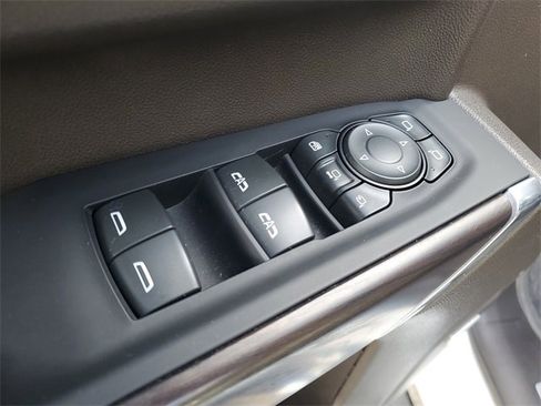 Used 2022 GMC Sierra 2500 SLT w/ SLT Premium Package image 9