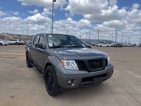 Used 2020 Nissan Frontier SV w/ Midnight Edition Floor Mats image 2