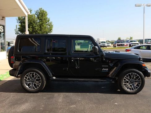 Used 2023 Jeep Wrangler Unlimited Sahara w/ Cold Weather Group AWD/4WD image 4