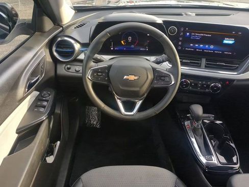 Used 2025 Chevrolet Trax LT w/ Driver Confidence Package image 16