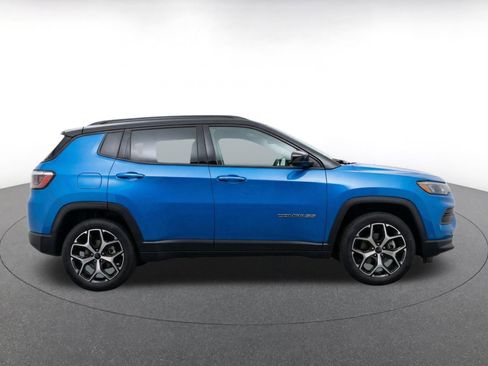Used 2025 Jeep Compass Limited AWD/4WD image 10