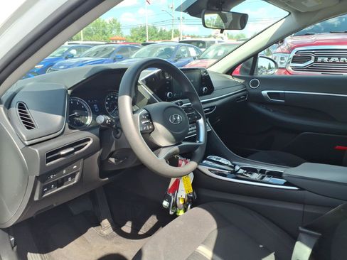 Used 2023 Hyundai Sonata SE w/ Preferred Accessory Package FWD image 19