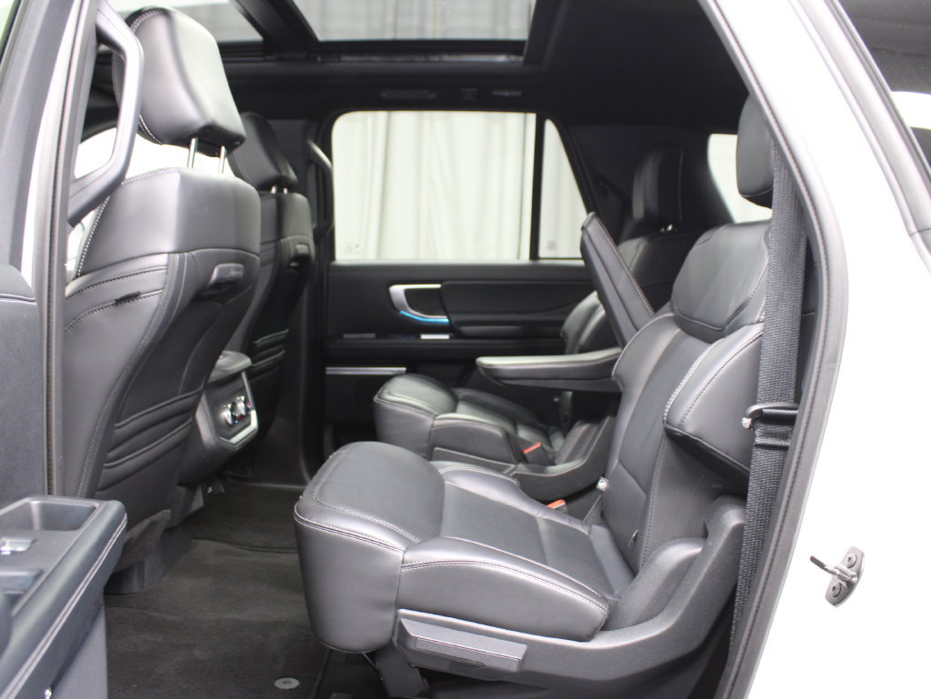 Used 2025 Ford Expedition Max Platinum w/ Stealth Appearance Package AWD/4WD image 17