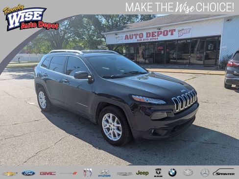 Used 2018 Jeep Cherokee Latitude Plus FWD image 1
