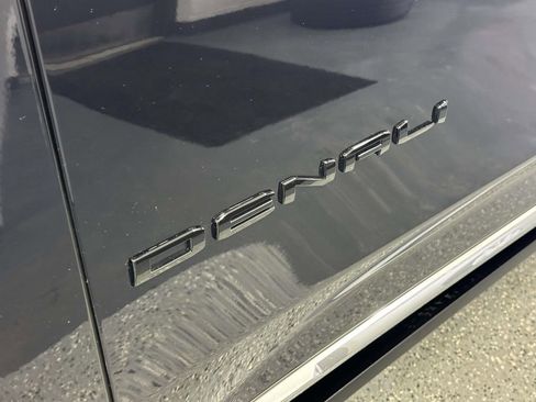 Used 2023 GMC Yukon Denali image 9