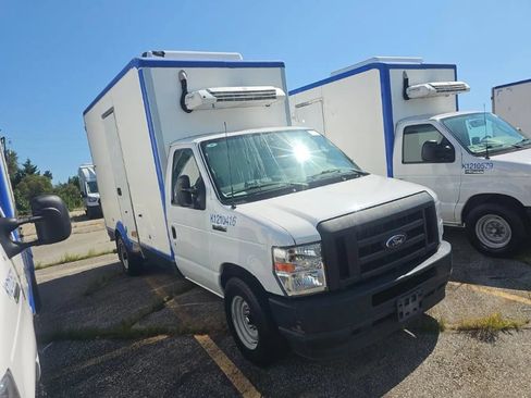 Used 2023 Ford E-350 and Econoline 350 Super Duty w/ Power Windows & Locks Group RWD image 4