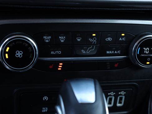 Used 2021 Ford EcoSport SE w/ SE Convenience Package image 11