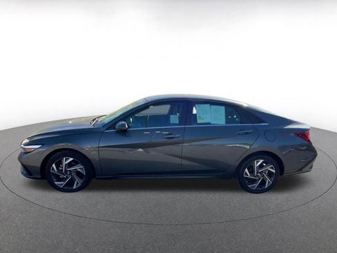Used 2025 Hyundai Elantra SEL image 9