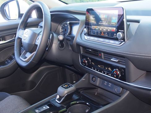 Used 2026 Nissan Rogue SV FWD image 10