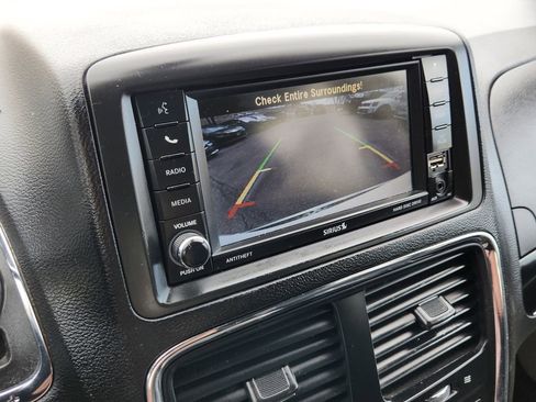 Used 2019 Dodge Grand Caravan SXT FWD image 17