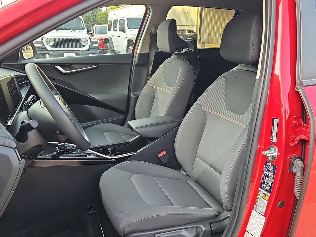 Used 2025 Kia Niro LX FWD image 25
