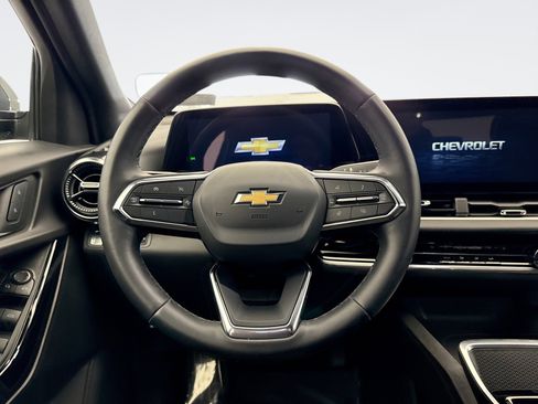 Used 2025 Chevrolet Equinox LT image 12