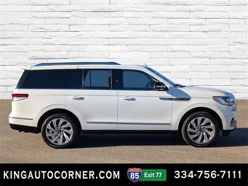 Used 2024 Lincoln Navigator Reserve image 4