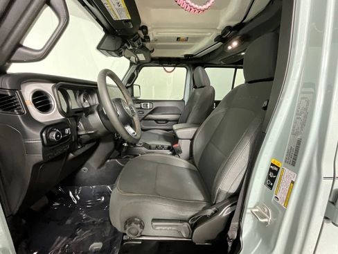 Used 2024 Jeep Wrangler Unlimited Sahara AWD/4WD image 19