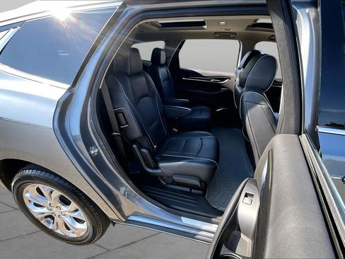 Used 2020 Buick Enclave Avenir w/ Avenir Technology Package FWD image 19