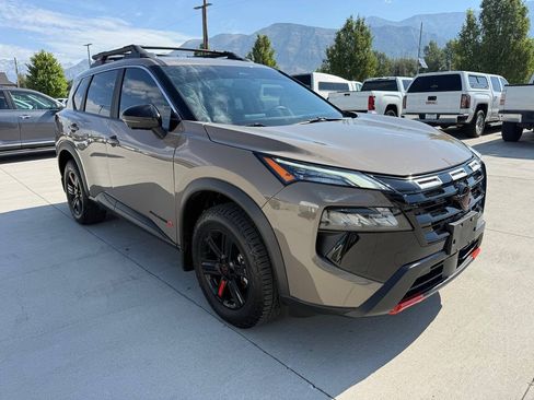 Used 2025 Nissan Rogue SV w/ Rock Creek Premium Package AWD/4WD image 9