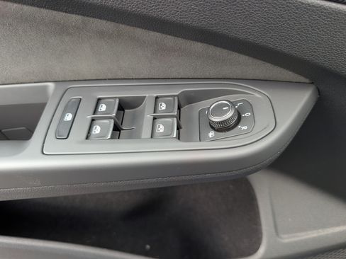 Used 2025 Volkswagen GTI SE FWD image 19