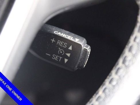 Used 2017 Toyota Sienna SE Premium image 38