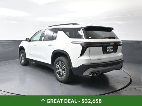 Used 2024 Chevrolet Traverse LT FWD image 12