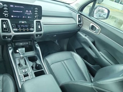 Used 2021 Kia Sorento EX FWD image 19