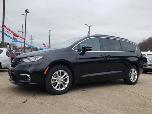 Used 2022 Chrysler Pacifica Touring AWD/4WD image 8