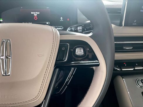 Used 2023 Lincoln Aviator Standard image 24