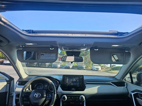 Used 2021 Toyota RAV4 XLE w/ Convenience Package FWD image 51