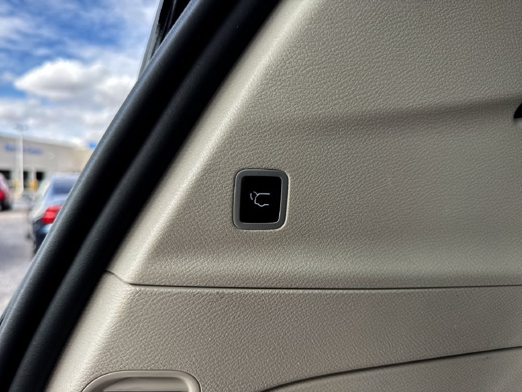 Used 2024 Chrysler Pacifica Touring-L FWD image 26