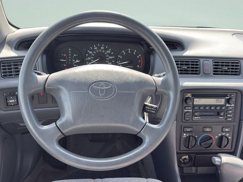 Used 2001 Toyota Camry LE w/ Value Pkg 3 FWD image 11