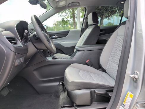 Used 2021 Chevrolet Equinox LS FWD image 16