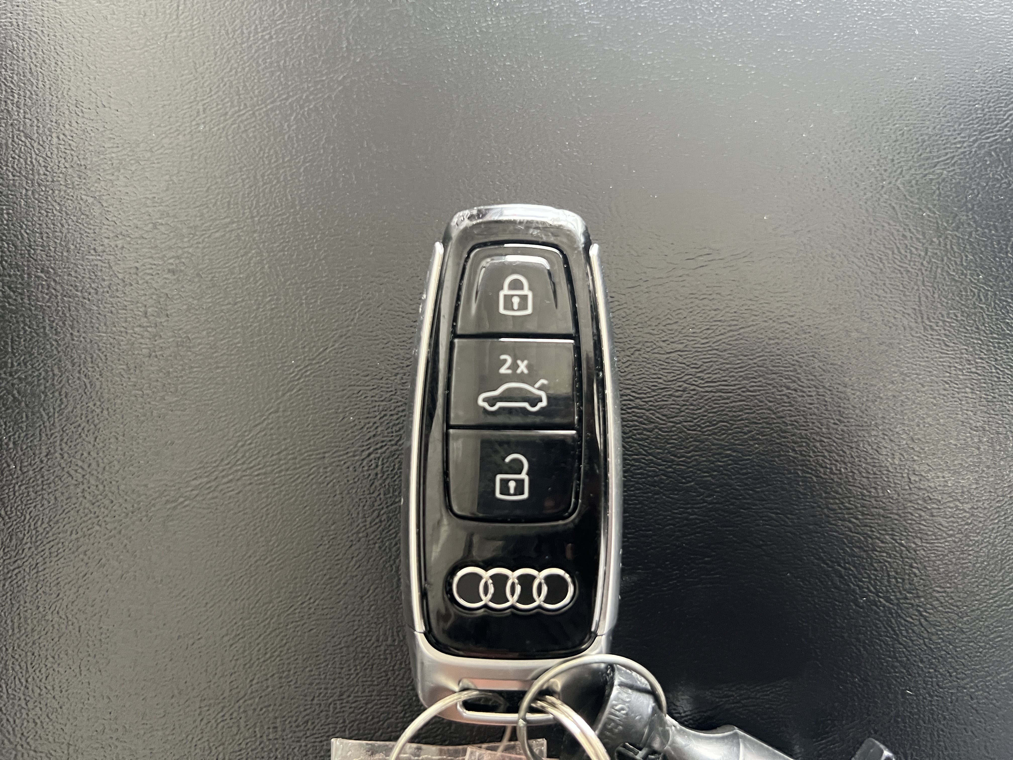Used 2023 Audi Q8 Prestige AWD/4WD image 23