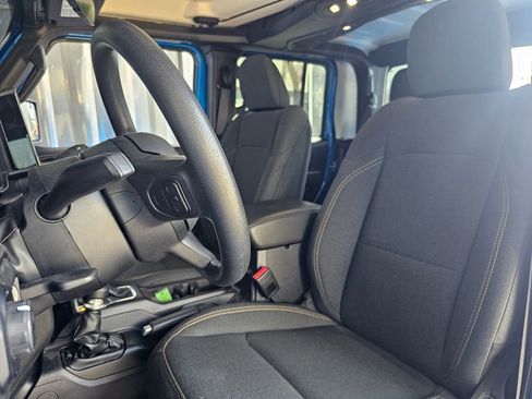 Used 2025 Jeep Gladiator Sport image 8