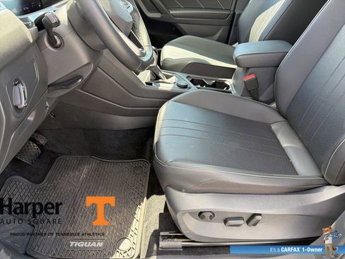 Used 2024 Volkswagen Tiguan SE w/ Panoramic Sunroof Package image 13