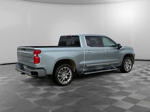 Used 2025 Chevrolet Silverado 1500 High Country w/ High Country Premium Package AWD/4WD image 5