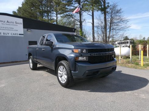 Used 2019 Chevrolet Silverado 1500 Custom w/ Custom Value Package image 3