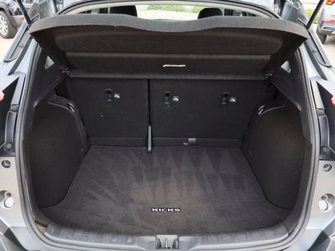 Used 2018 Nissan Kicks SV FWD image 24