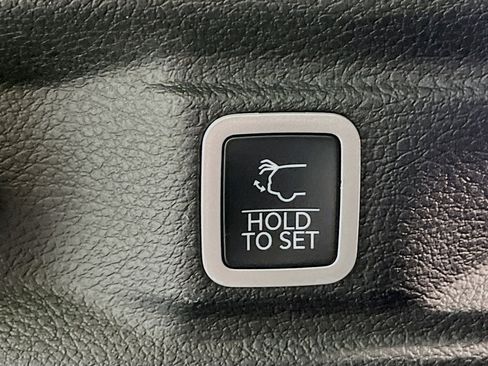 Used 2024 Jeep Grand Cherokee L Limited w/ Luxury Tech Group II image 32