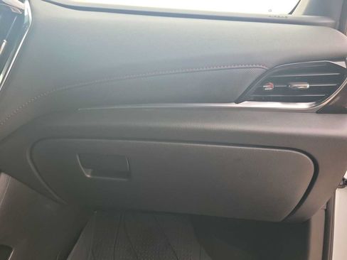 Used 2023 Chevrolet Traverse RS FWD image 23