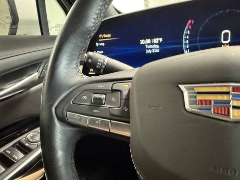 Used 2024 Cadillac XT4 Luxury w/ Cold Weather Package FWD image 13