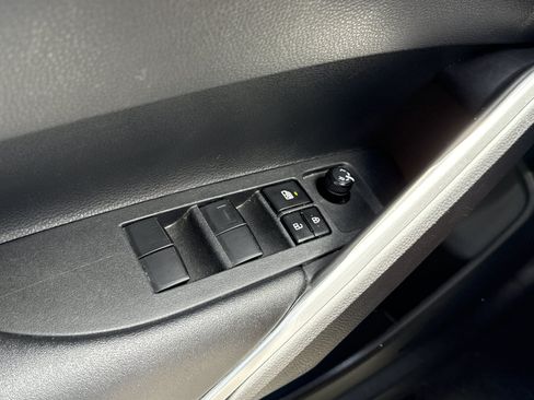 Used 2024 Toyota Corolla Cross LE FWD image 16