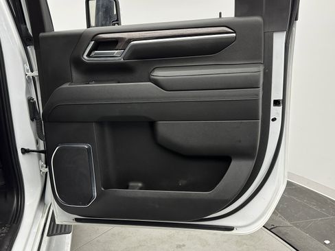 Used 2024 Chevrolet Silverado 2500 LTZ w/ LTZ Convenience Package image 36