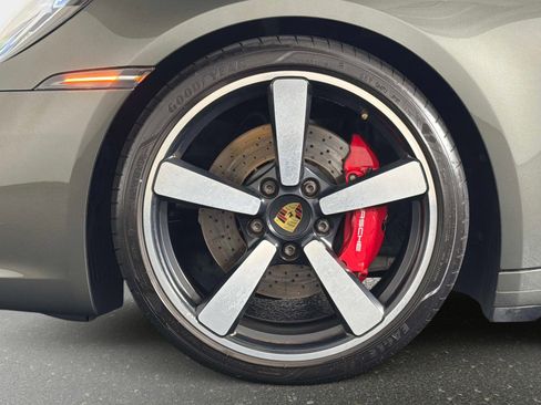 Used 2020 Porsche 911 Carrera 4S AWD/4WD image 21