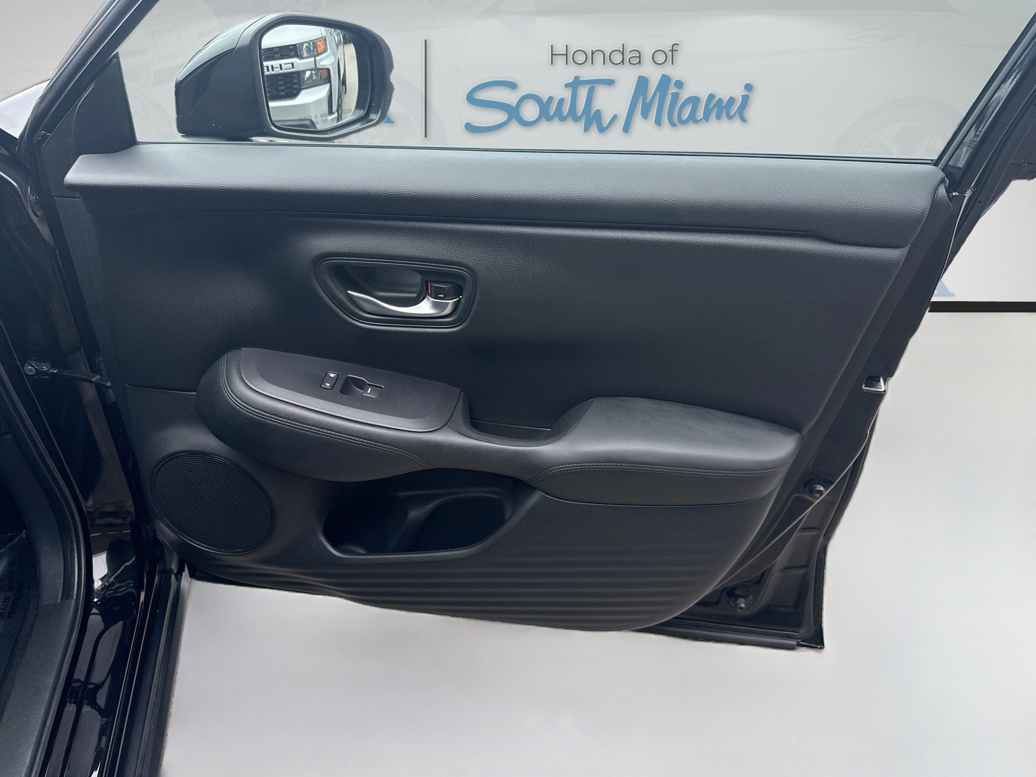 Certified 2025 Honda HR-V LX image 32